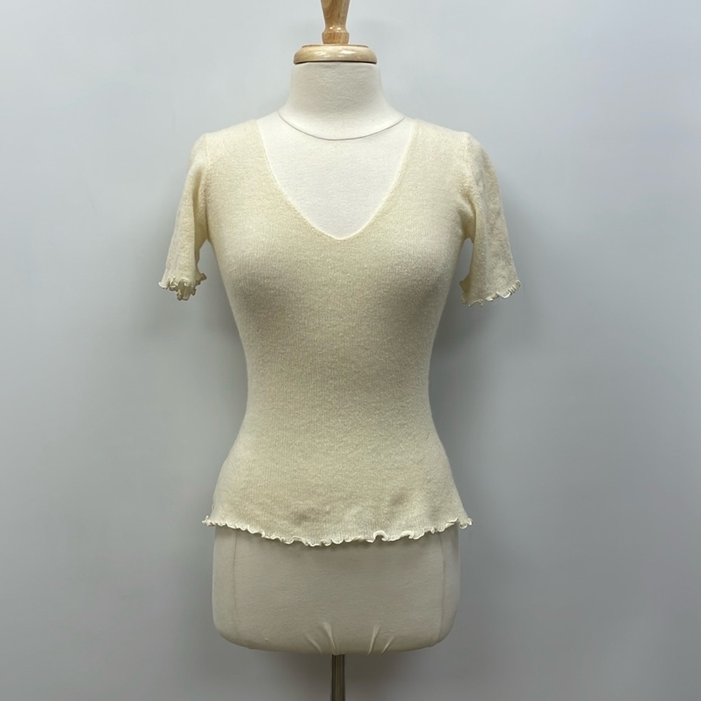 Casmari Cashmere V-Neck Scalloped Hem Short Sleeve Sweater Cream